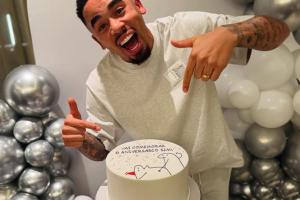 热苏斯晒生日蛋糕内马尔回复：祝贺你，但这蛋糕设计有点奇怪