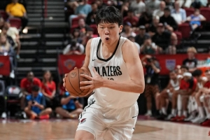 mk体育官网-孔德昕：杨瀚森每场都能展示新东西 主帅调整对位让小杨舒服多了